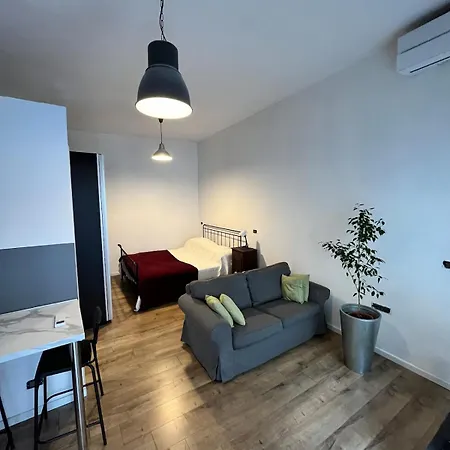 Inalpiarena Loft Independent - Private Parking شقة