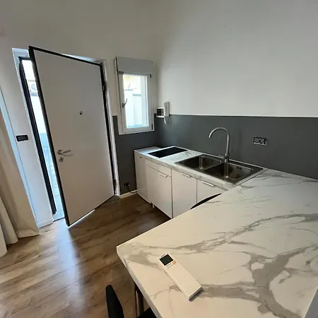 Inalpiarena Loft Independent - Private Parking شقة *